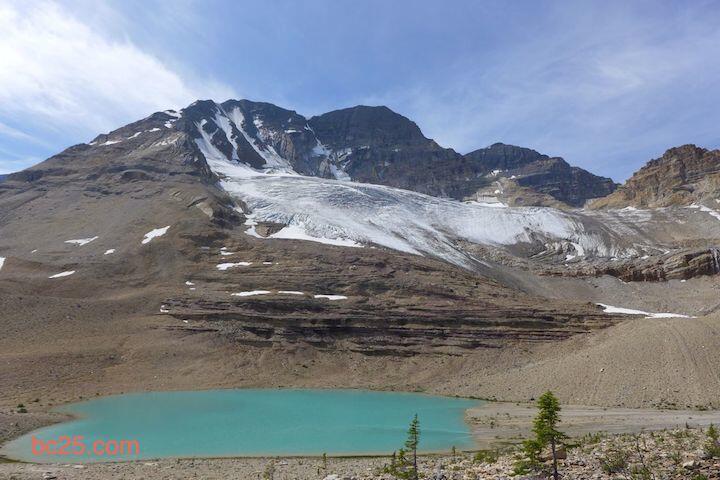 Backpacking and Hiking in Little Yoho Valley