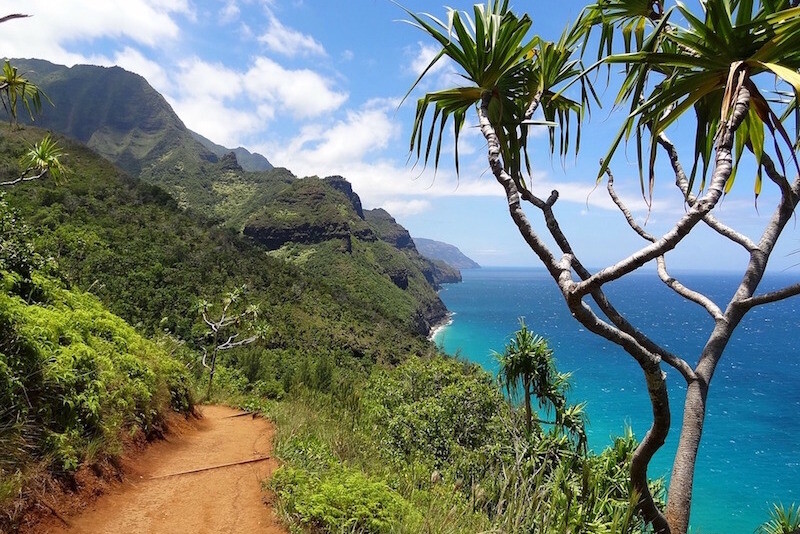 napali-coast kalalau trail life outdoors kauai